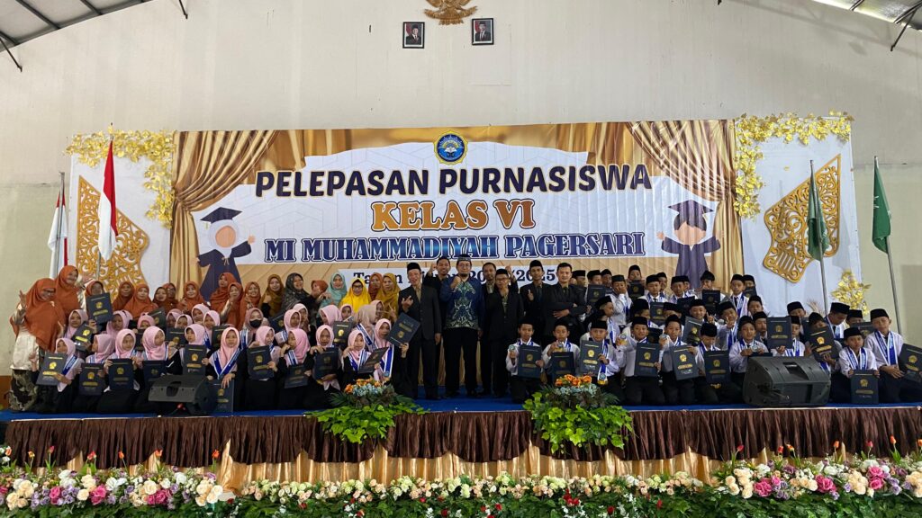 Pelepasan Purnasiswa MI Muhammadiyah Pagersari ke-51: Tangis Haru, Doa, dan Harapan