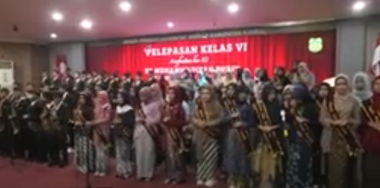 Akhir Manis Esmurin: Pelepasan 75 Siswa SD Muhammadiyah Purin di Gedung DPRD Kendal Penuh Haru dan Harapan