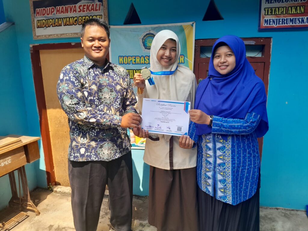 Sabrina Aulia, Siswi MA Muhi Weleri Raih Emas Olimpiade Bahasa Inggris Tingkat Nasional secara Diam-Diam