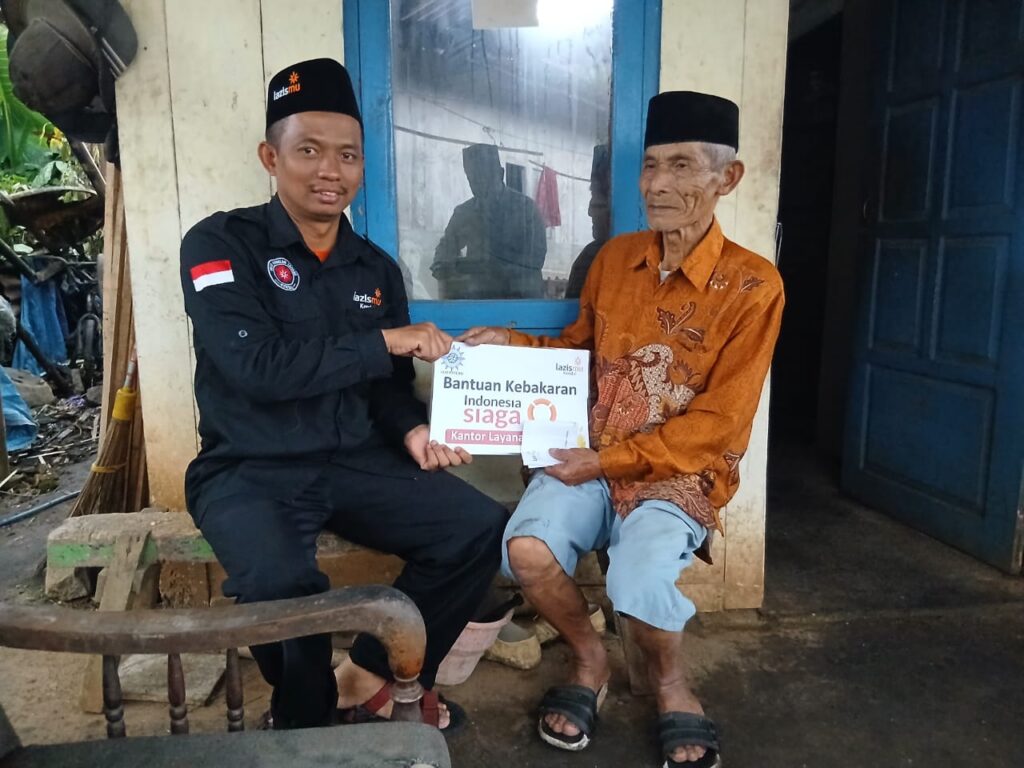 Sahur di Tengah Kepanikan: Rumah Sesepuh Muhammadiyah Keseser Terbakar, Lazismu Sigap Menyalurkan Bantuan