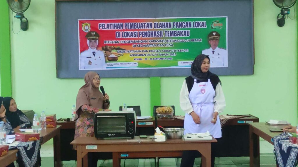 KWT Kendal Dilatih Olah Singkong Jadi Cookies, Bupati Tika Dorong Perempuan Tani Naik Kelas