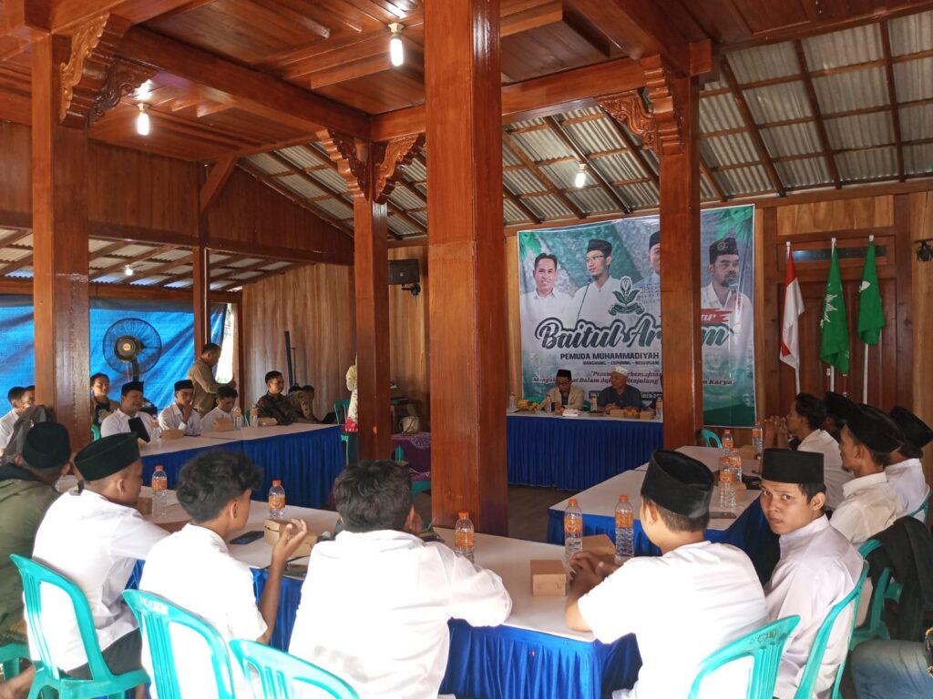 Tiga PC Pemuda Muhammadiyah di Kendal Gelar Baitul Arqam Bersama di Pantai Muara Kencan