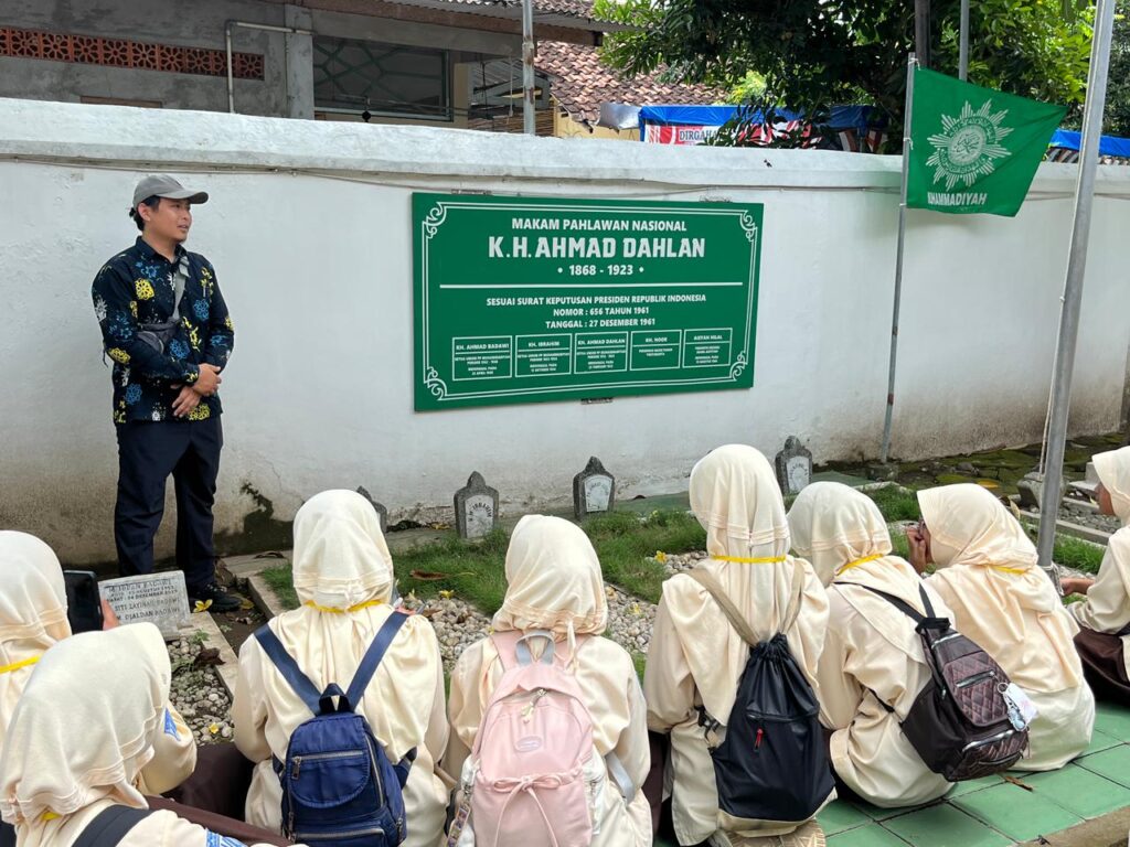 SMP Muhammadiyah 4 Sukorejo Tanamkan Semangat K.H. Ahmad Dahlan Lewat Outing Class di Yogyakarta