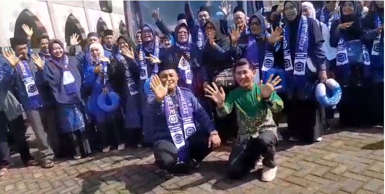 PT Arrahmah Tour Berangkatkan 68 Jamaah Umrah di Momentum Milad ke-113 Muhammadiyah