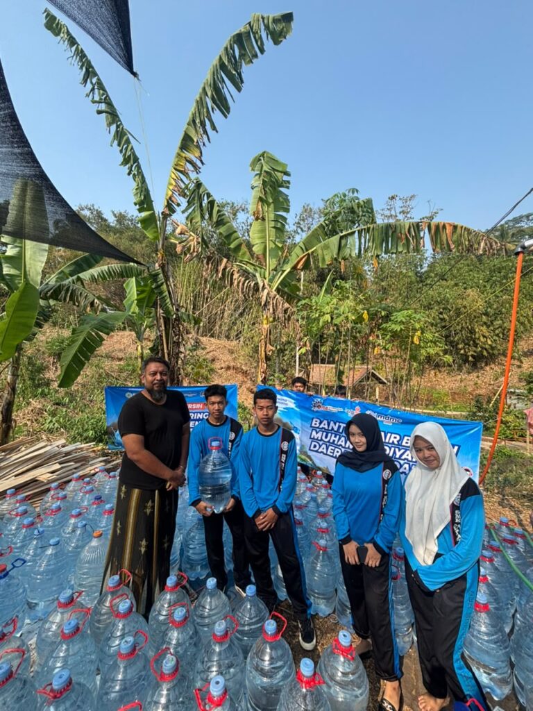 600 Galon Air Mengalir ke Pilangsari, SMK Muhammadiyah 4 Sukorejo Bergerak Bantu Warga Kekeringan