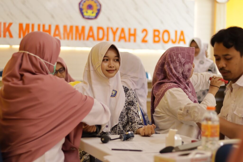 Cek Kesehatan Gratis Digelar, SMK Muhammadiyah 2 Boja Pastikan Siswa Siap Belajar dan Berprestasi