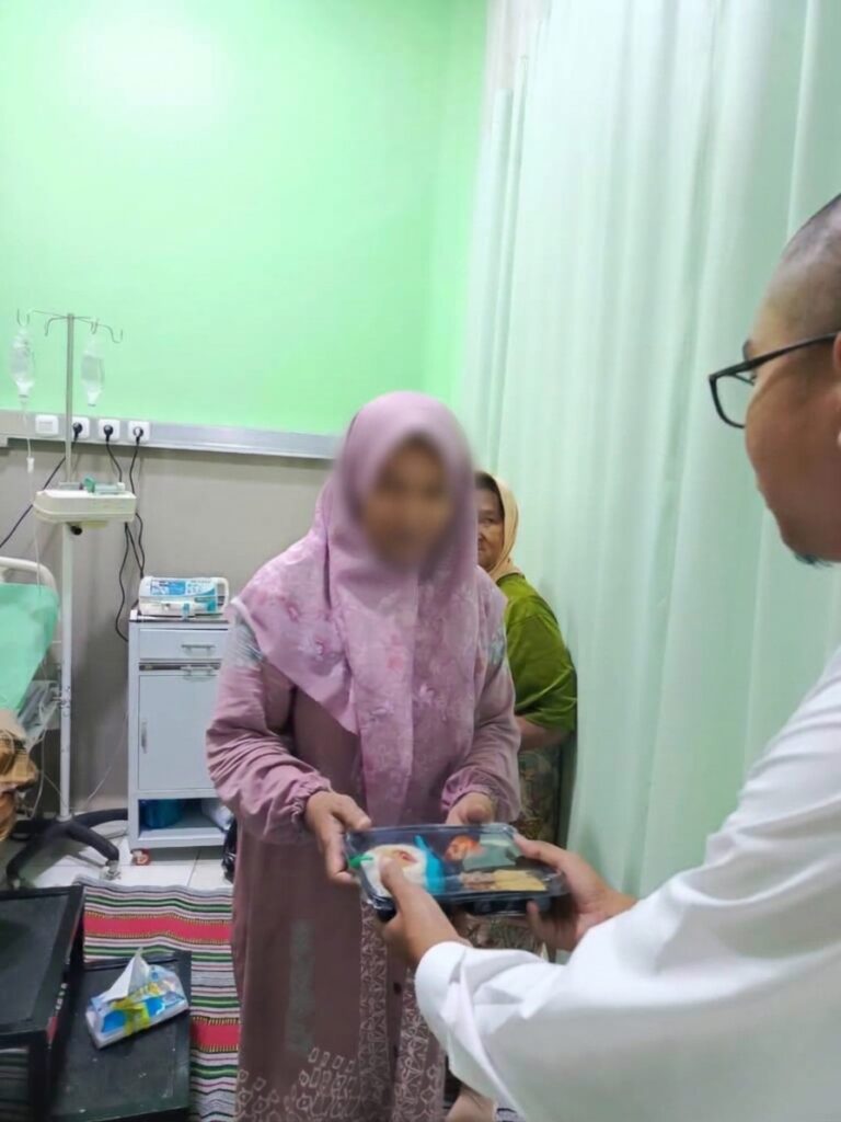 Menunggu Keluarga Sembuh, Lazismu Aisyiyah Hadirkan Sarapan Gratis untuk Penguat Hati
